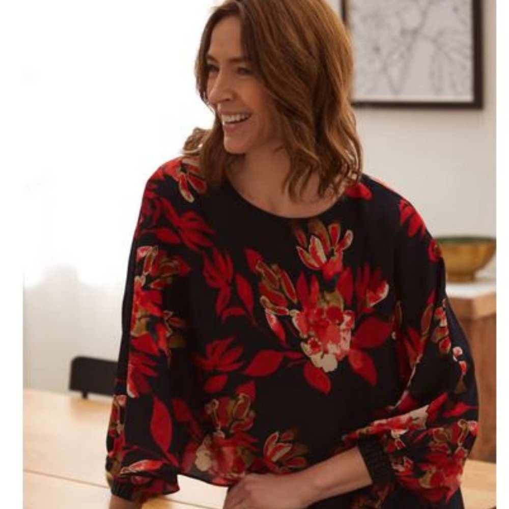 LAURA (petites):  Floral Print Poncho Blouse - navy, with red floral print